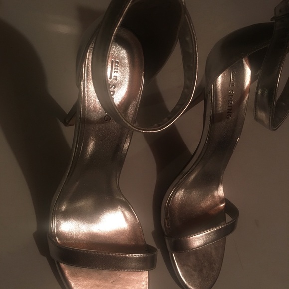 Silver heels - Picture 4 of 5